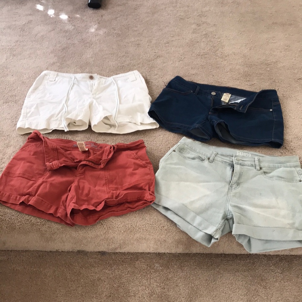3pairs of shorts
